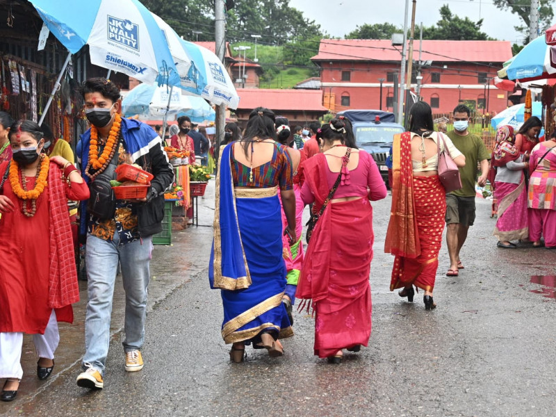 जहिले जे खाए पनि दर, जे गाए पनि तीज गीत !